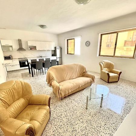 Camag Apartment - Very Close To Airport Birżebbuġa Exteriör bild