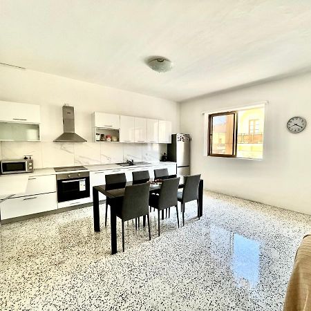 Camag Apartment - Very Close To Airport Birżebbuġa Exteriör bild