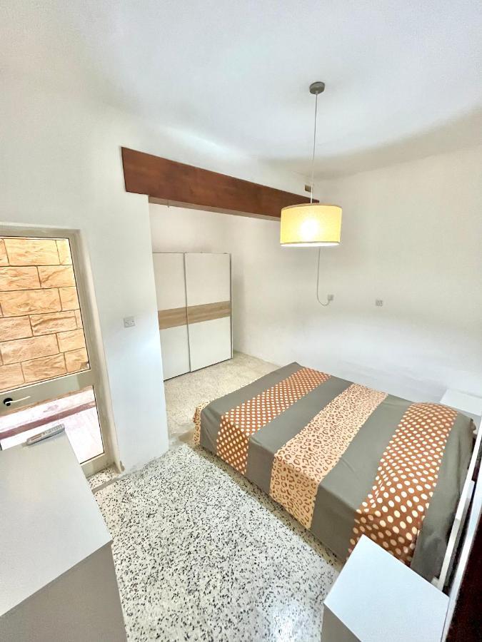 Camag Apartment - Very Close To Airport Birżebbuġa Exteriör bild