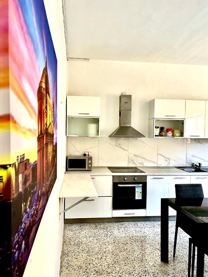 Camag Apartment - Very Close To Airport Birżebbuġa Exteriör bild